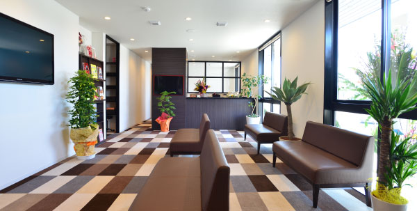 急な交通事故でも安心の午後11時まで受付対応！